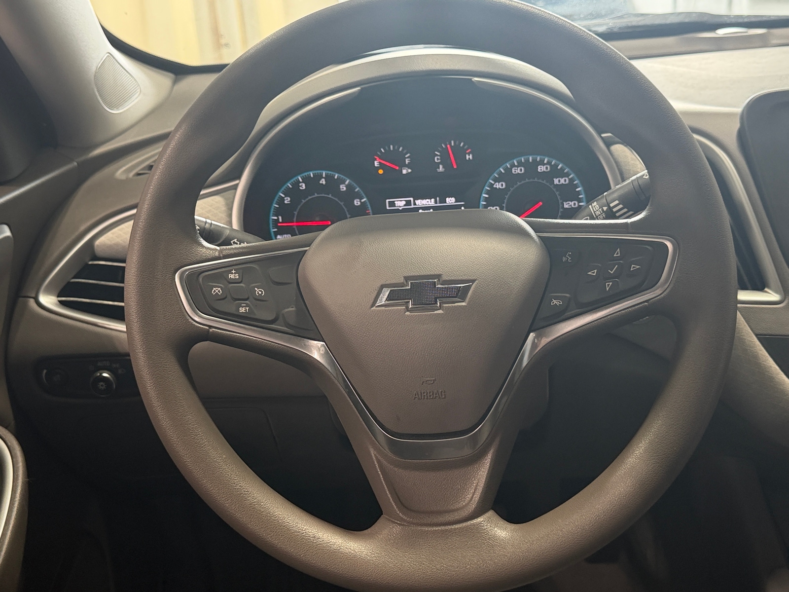 Thumbnail: 2018 Chevrolet Malibu - 5