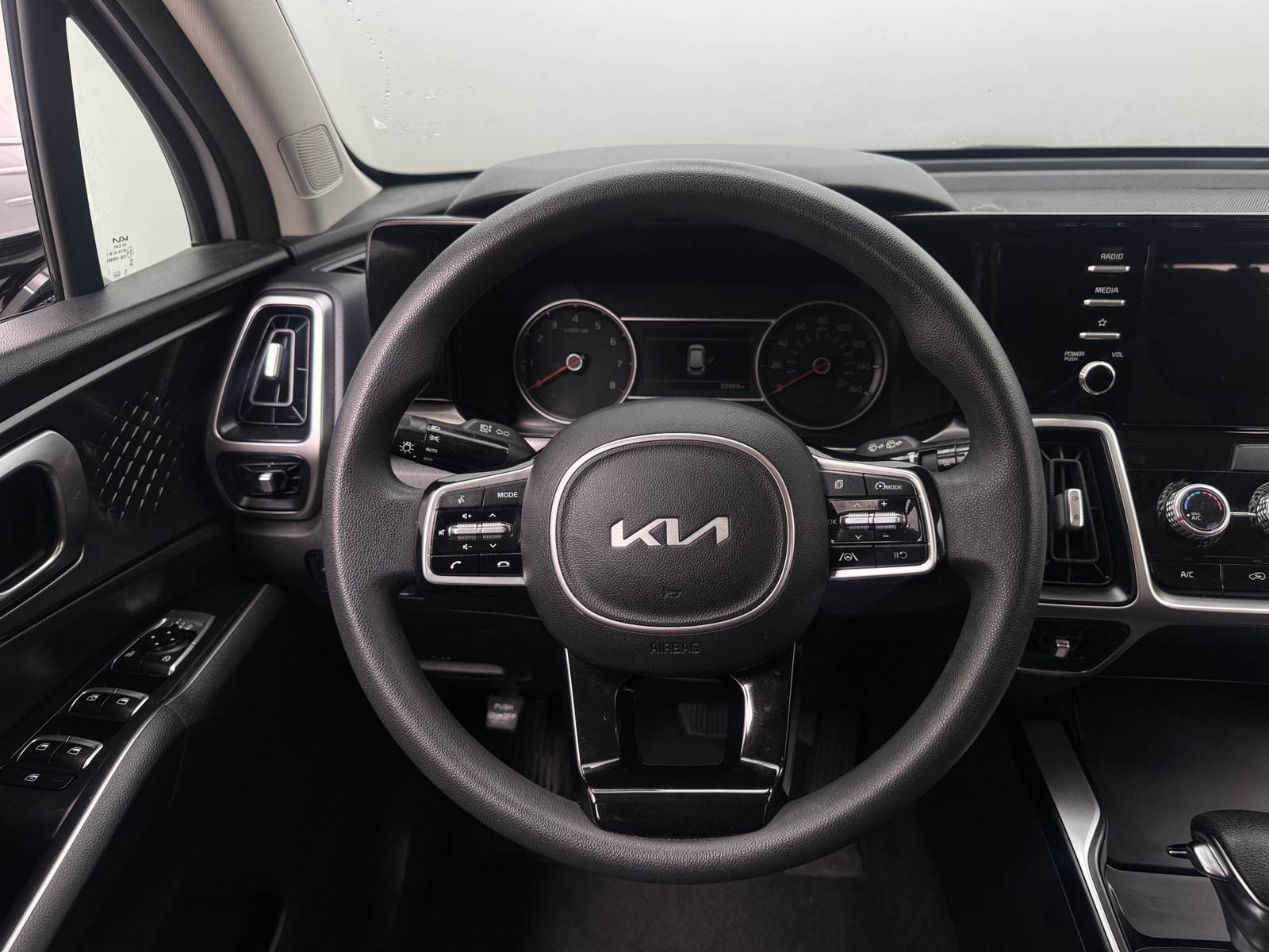 Thumbnail: 2022 Kia Sorento - 5