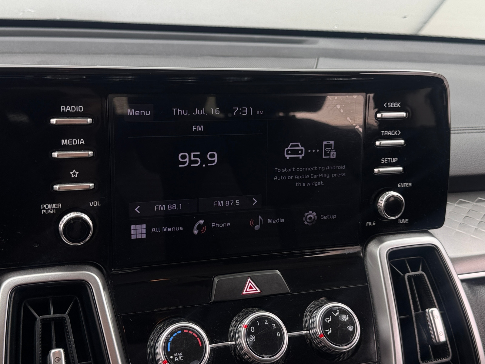Thumbnail: 2022 Kia Sorento - 4