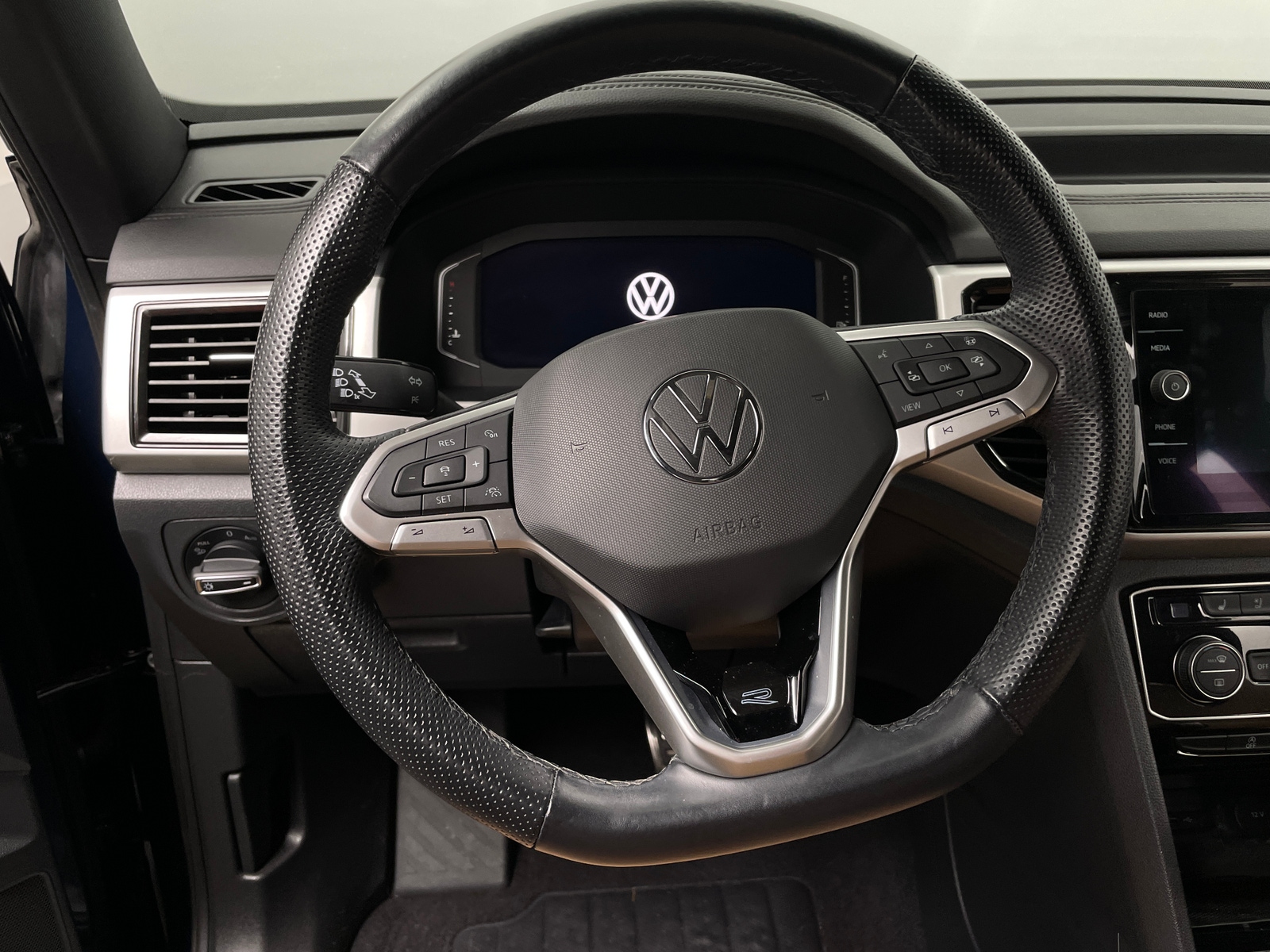 Thumbnail: 2022 Volkswagen Atlas - 4