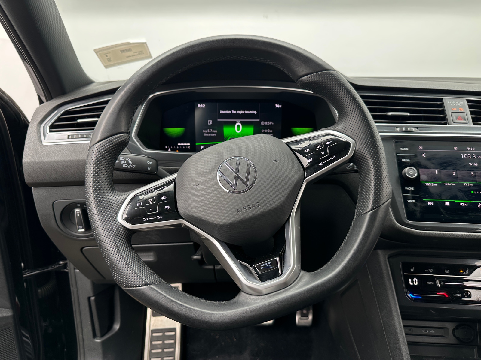 Thumbnail: 2022 Volkswagen Tiguan - 4