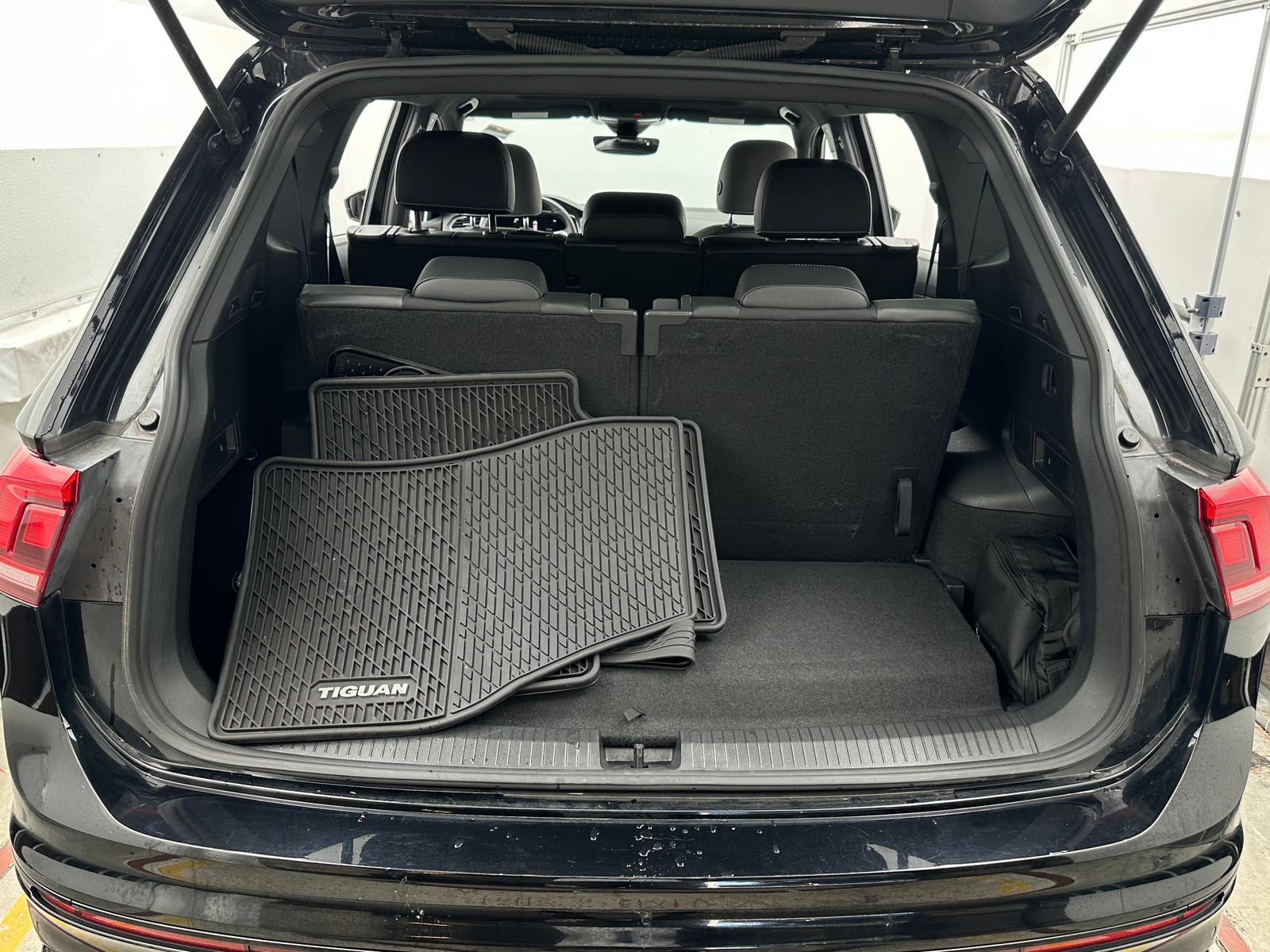 Thumbnail: 2022 Volkswagen Tiguan - 6