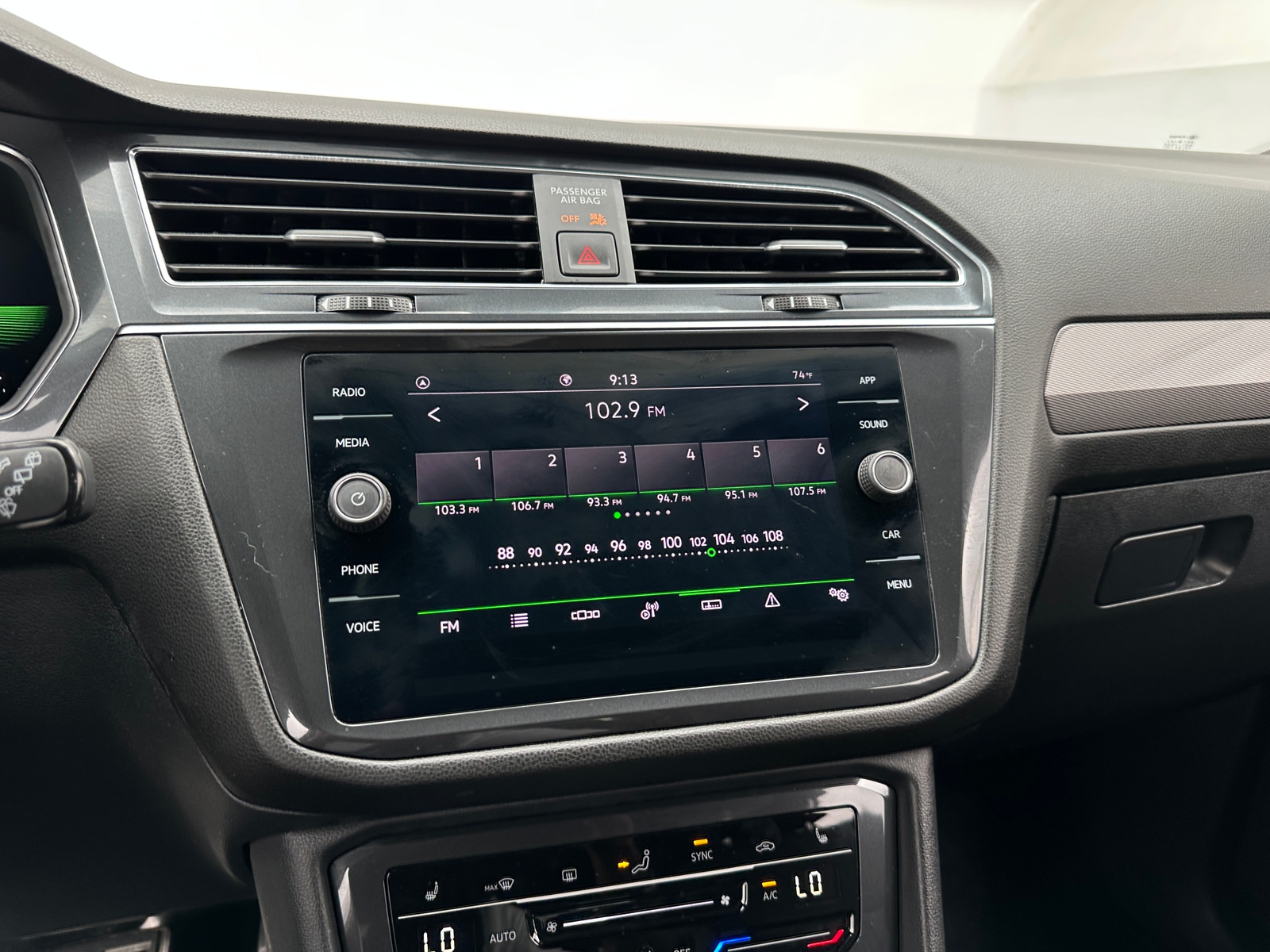 Thumbnail: 2022 Volkswagen Tiguan - 3