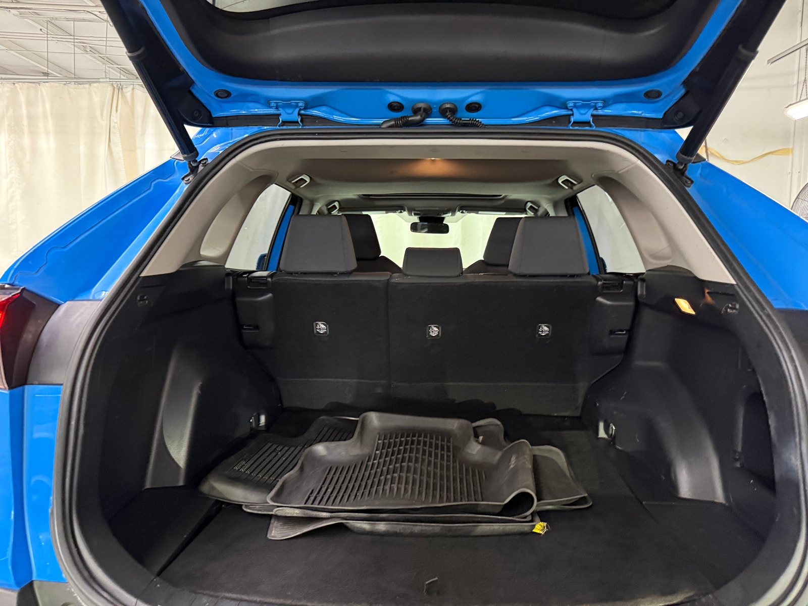 Thumbnail: 2019 Toyota RAV4 - 7