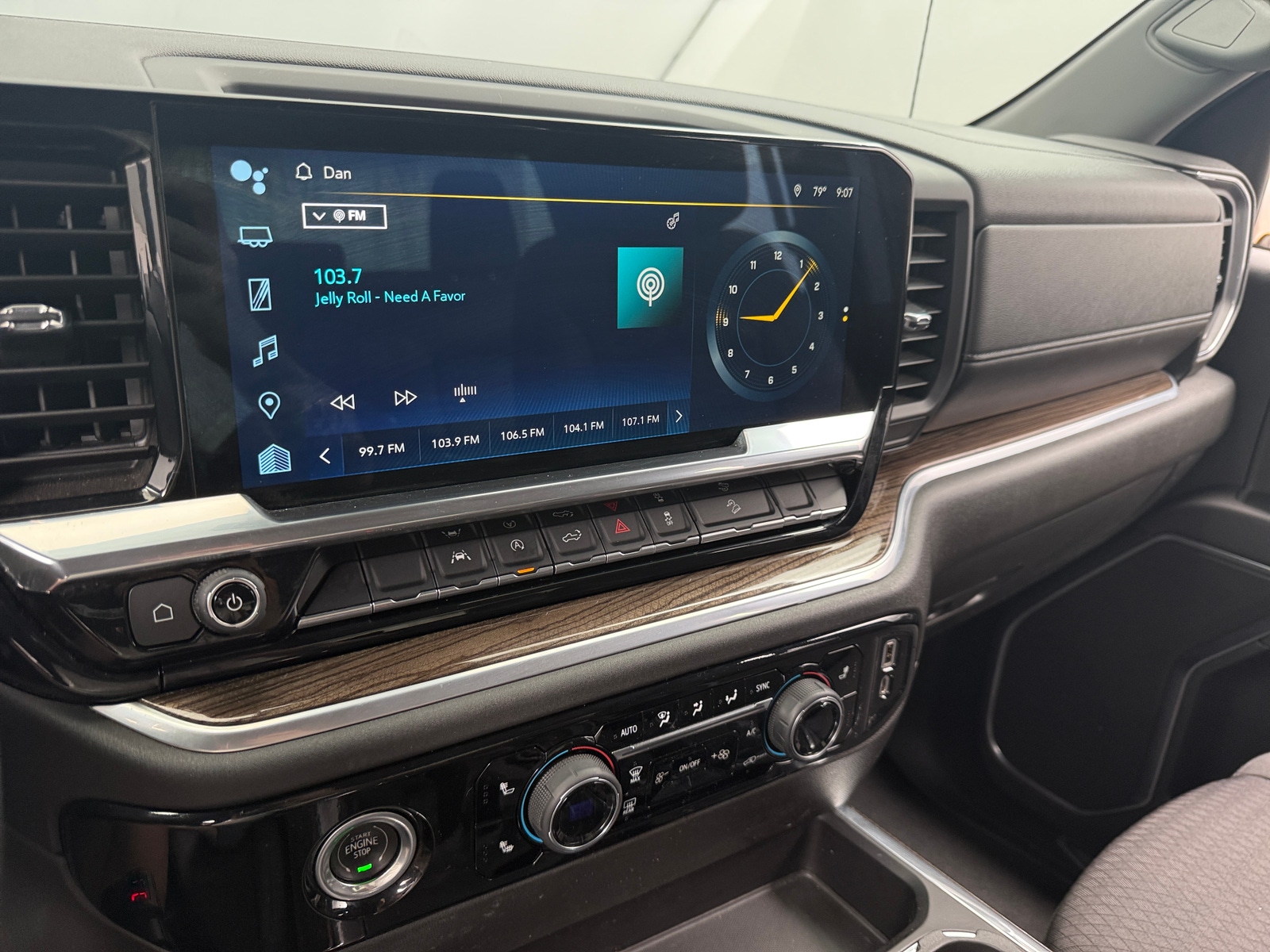 Thumbnail: 2022 Chevrolet Silverado 1500 - 4