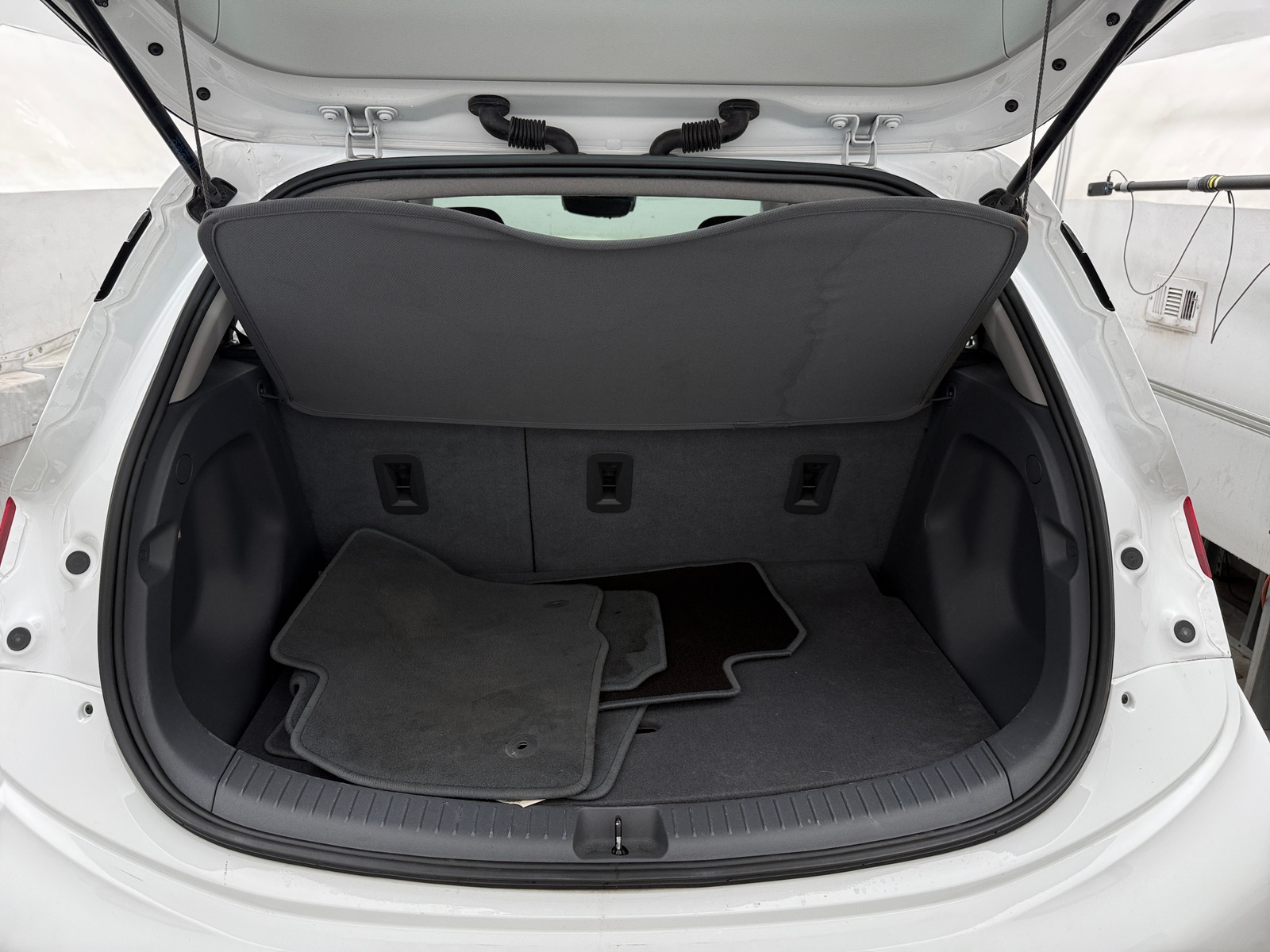 Thumbnail: 2020 Chevrolet Bolt EV - 6