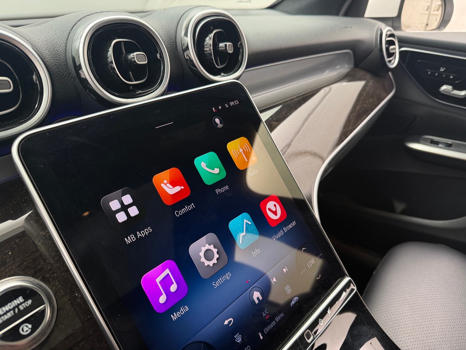 Thumbnail: 2025 Mercedes-Benz GLC - 3