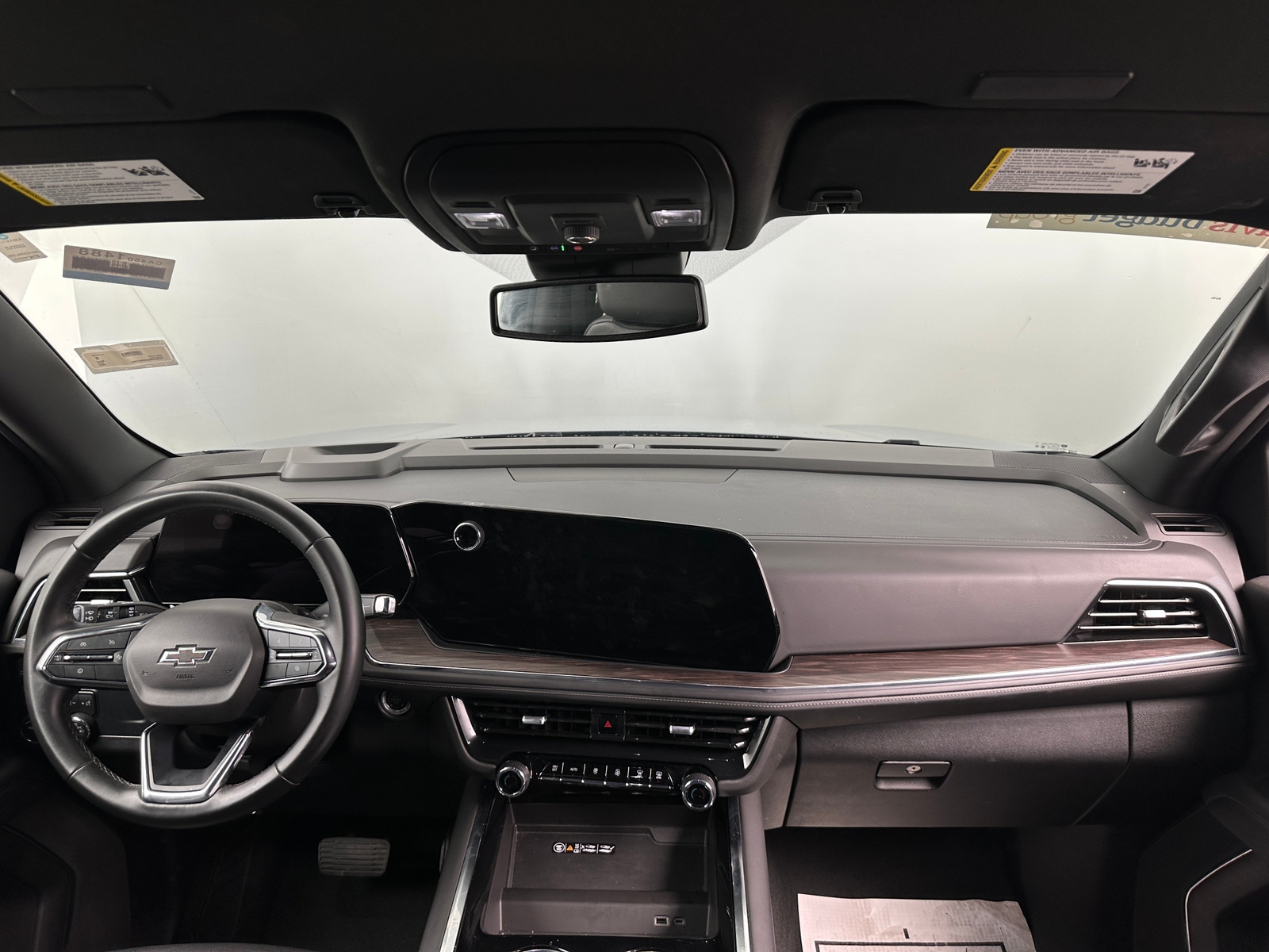 Thumbnail: 2025 Chevrolet Suburban - 3