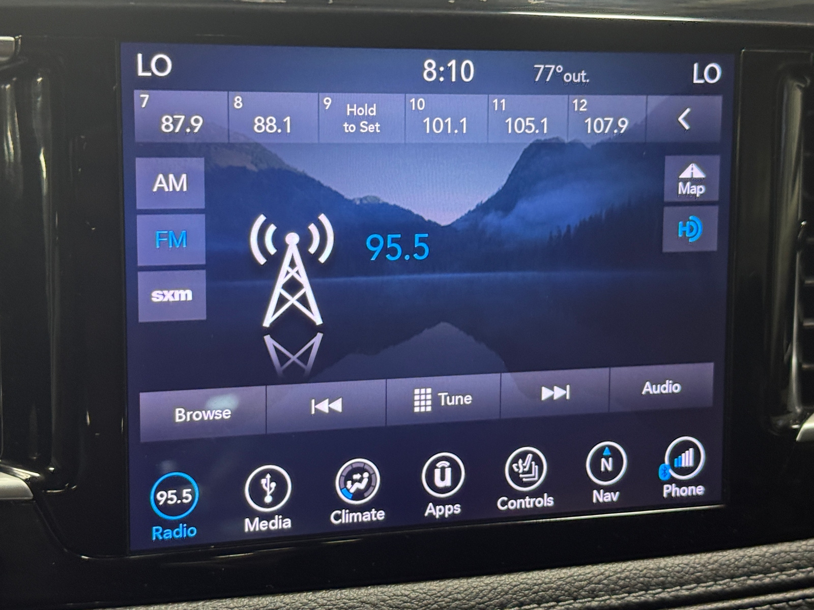 Thumbnail: 2018 Chrysler Pacifica - 3