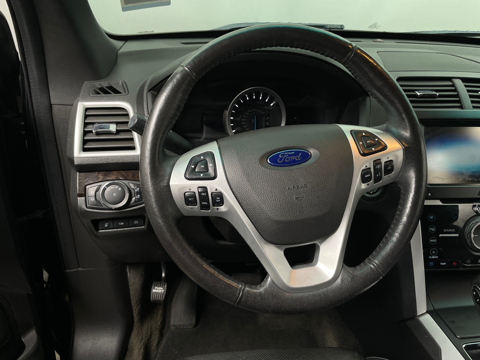 Thumbnail: 2015 Ford Explorer - 4