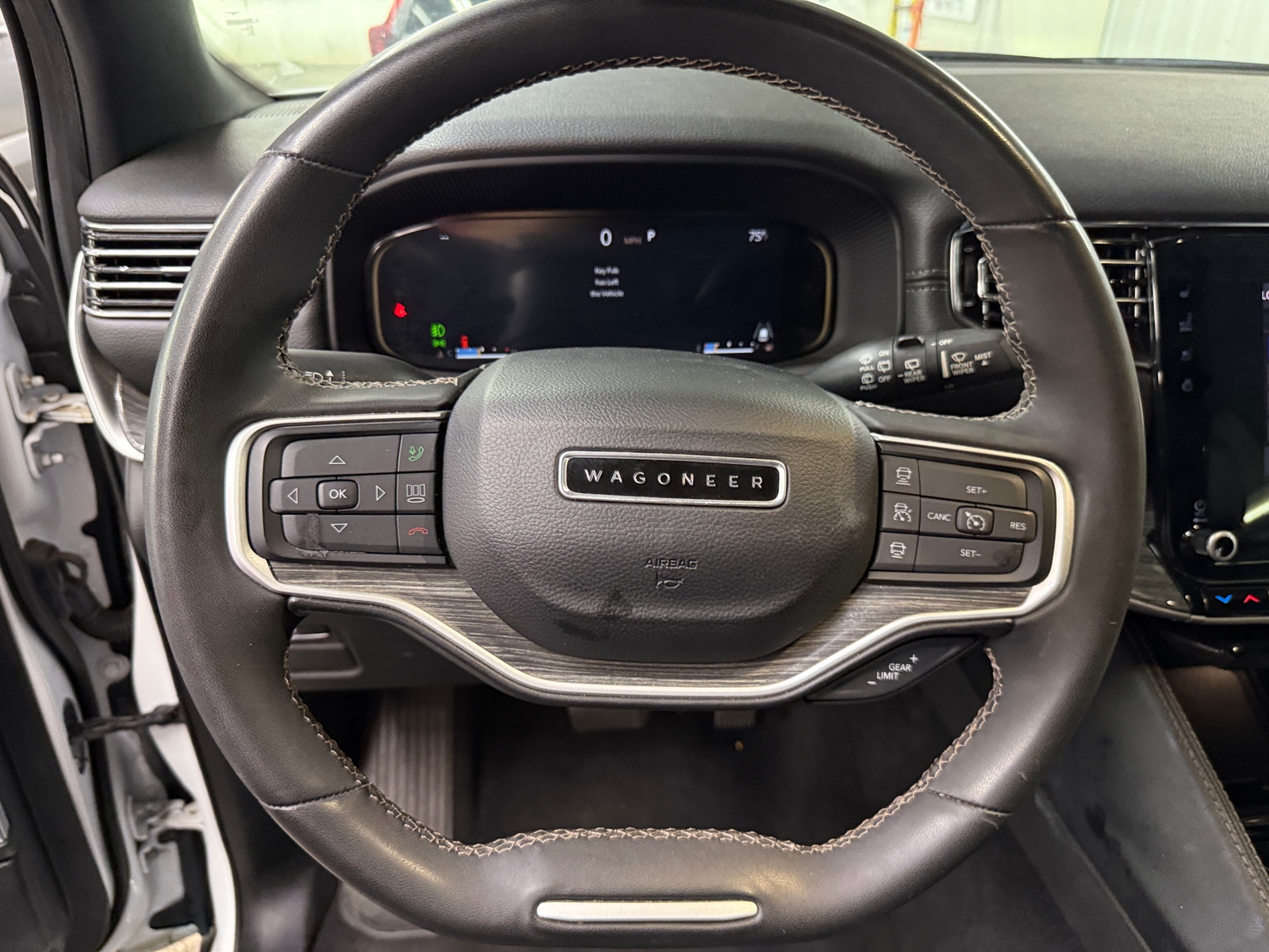 Thumbnail: 2022 Jeep Wagoneer - 4