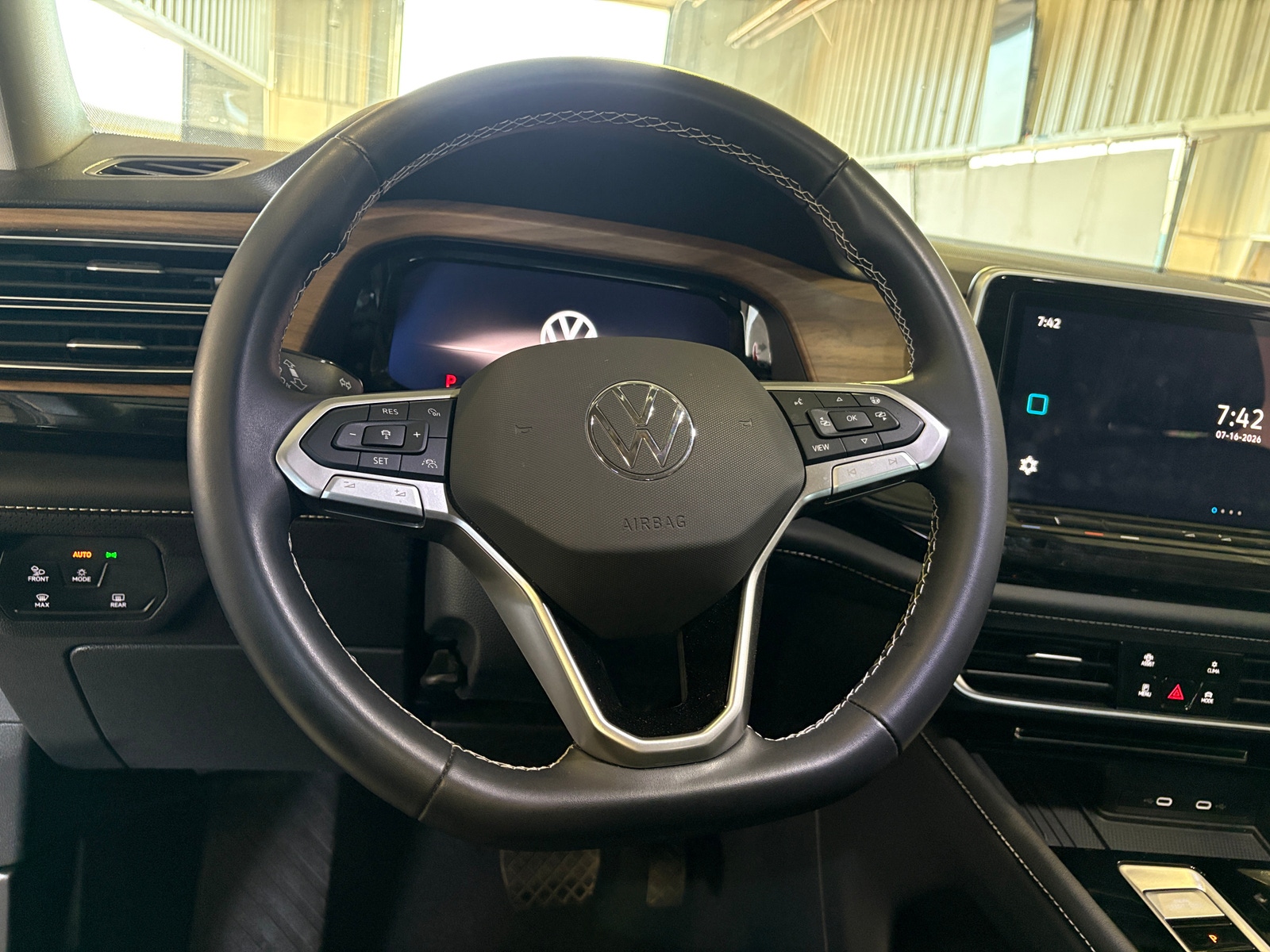 Thumbnail: 2026 Volkswagen Atlas - 4