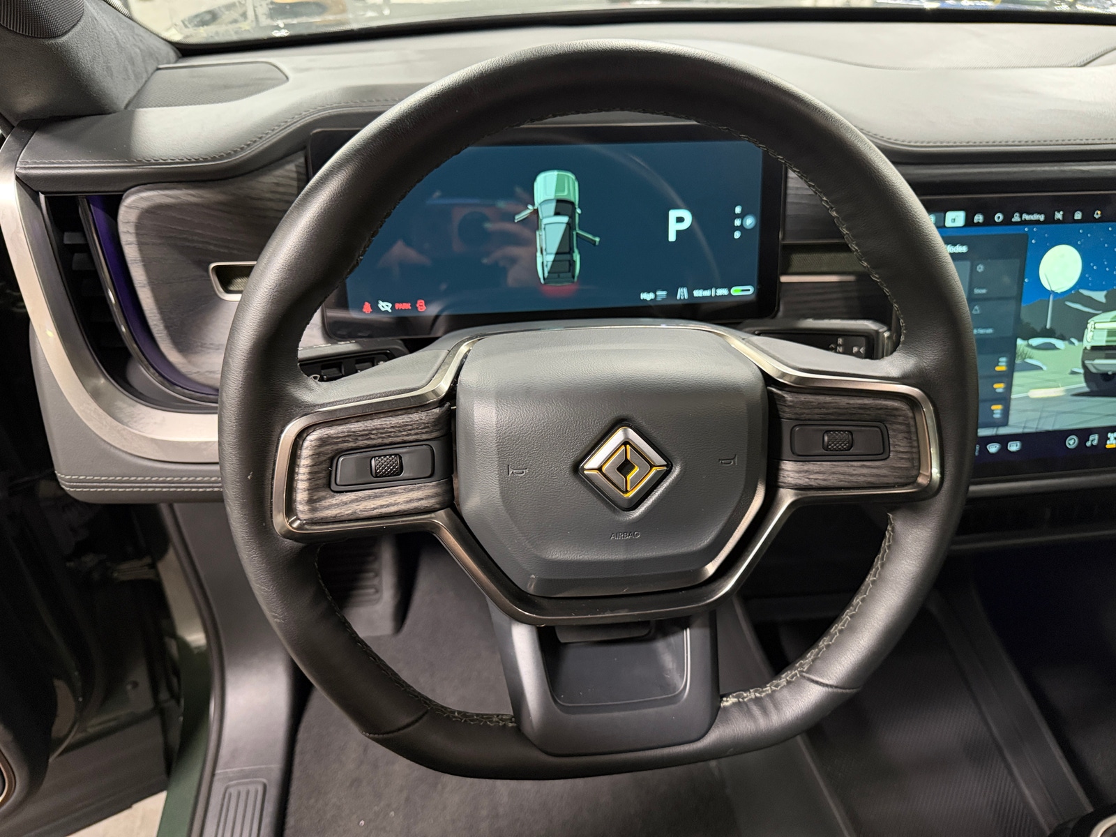 Thumbnail: 2025 Rivian R1S - 4