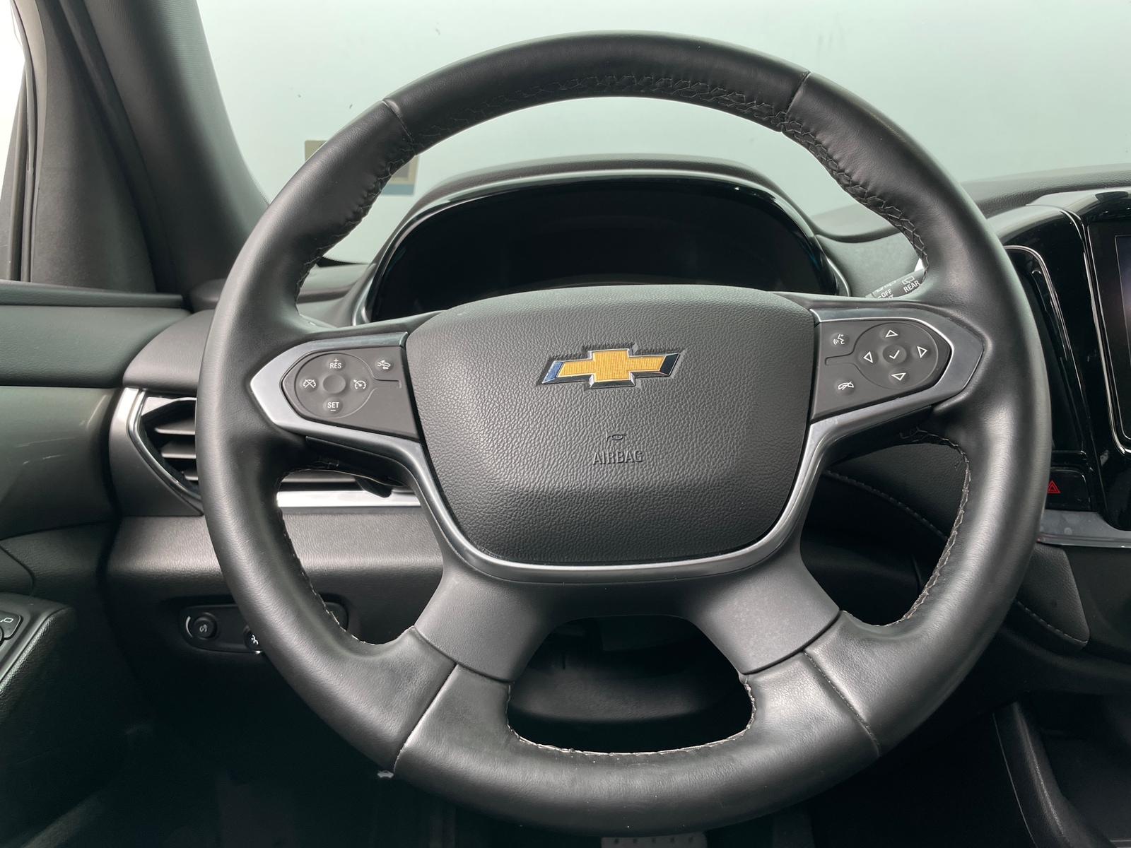 Thumbnail: 2023 Chevrolet Traverse - 5