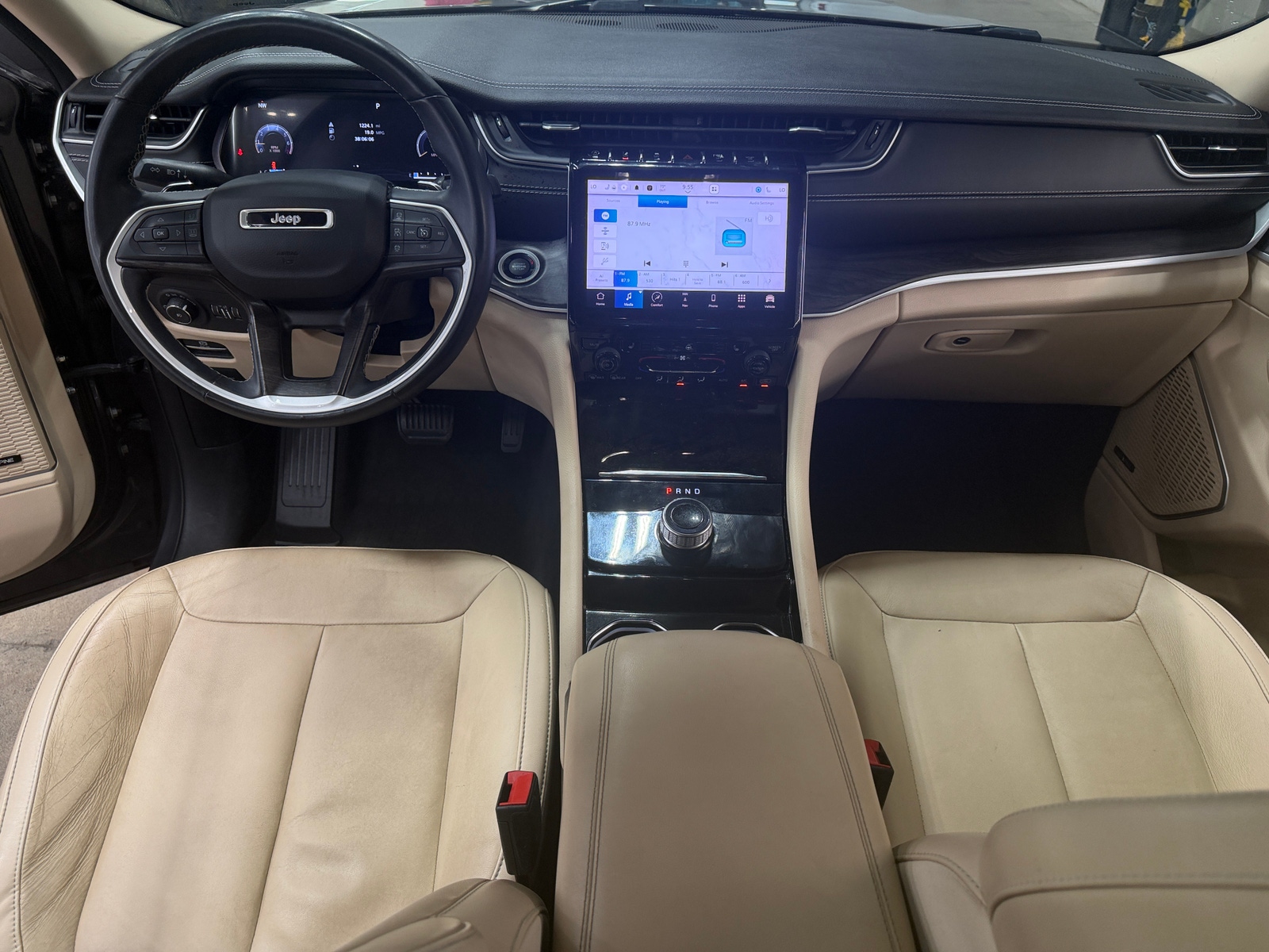 Thumbnail: 2022 Jeep Grand Cherokee L - 2