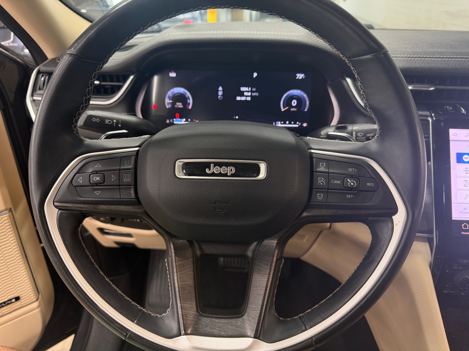 Thumbnail: 2022 Jeep Grand Cherokee L - 4