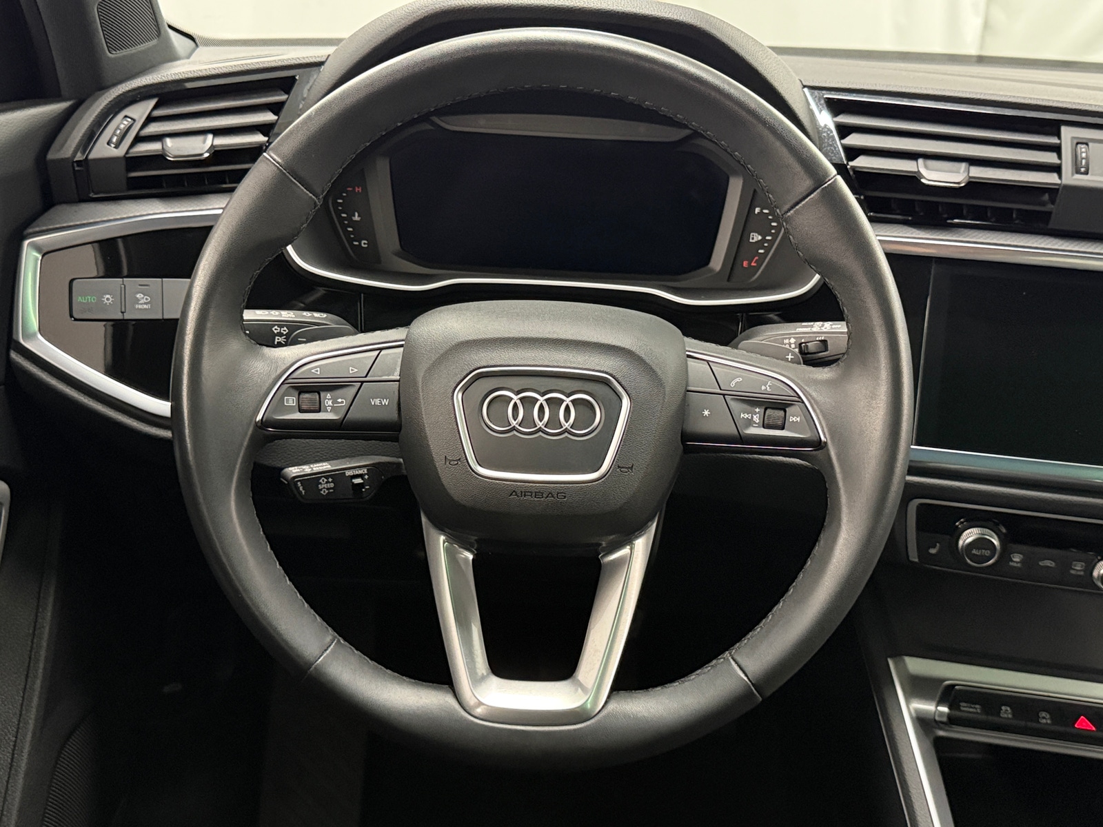 Thumbnail: 2025 Audi Q3 - 4