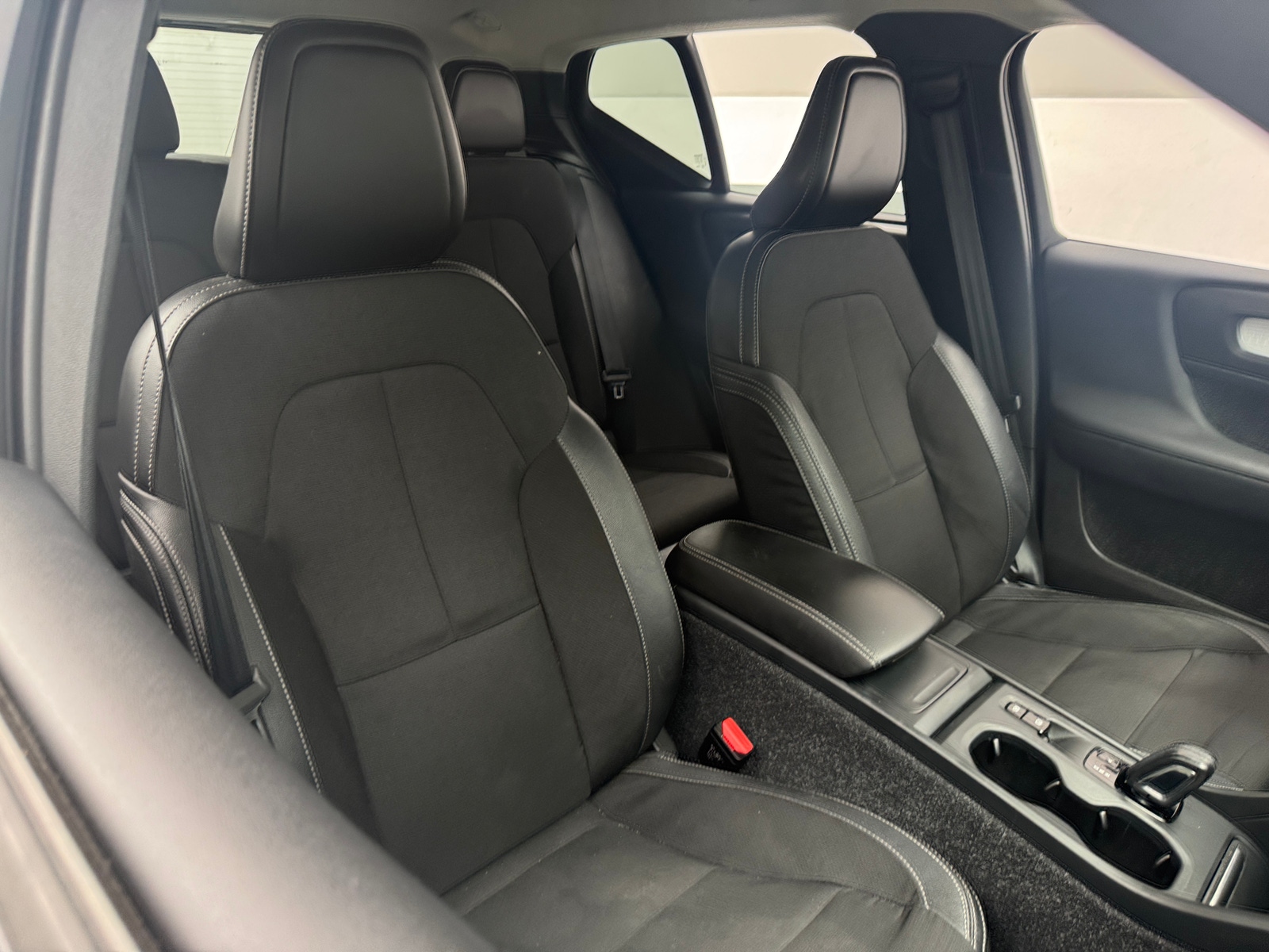 Thumbnail: 2020 Volvo XC40 - 2