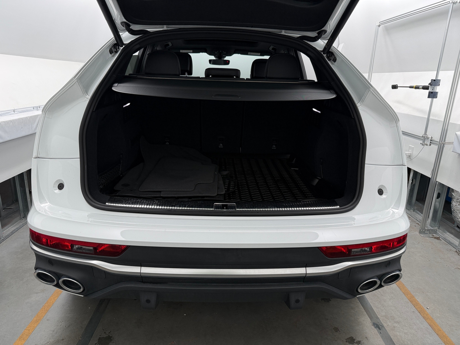 Thumbnail: 2022 Audi SQ5 - 6