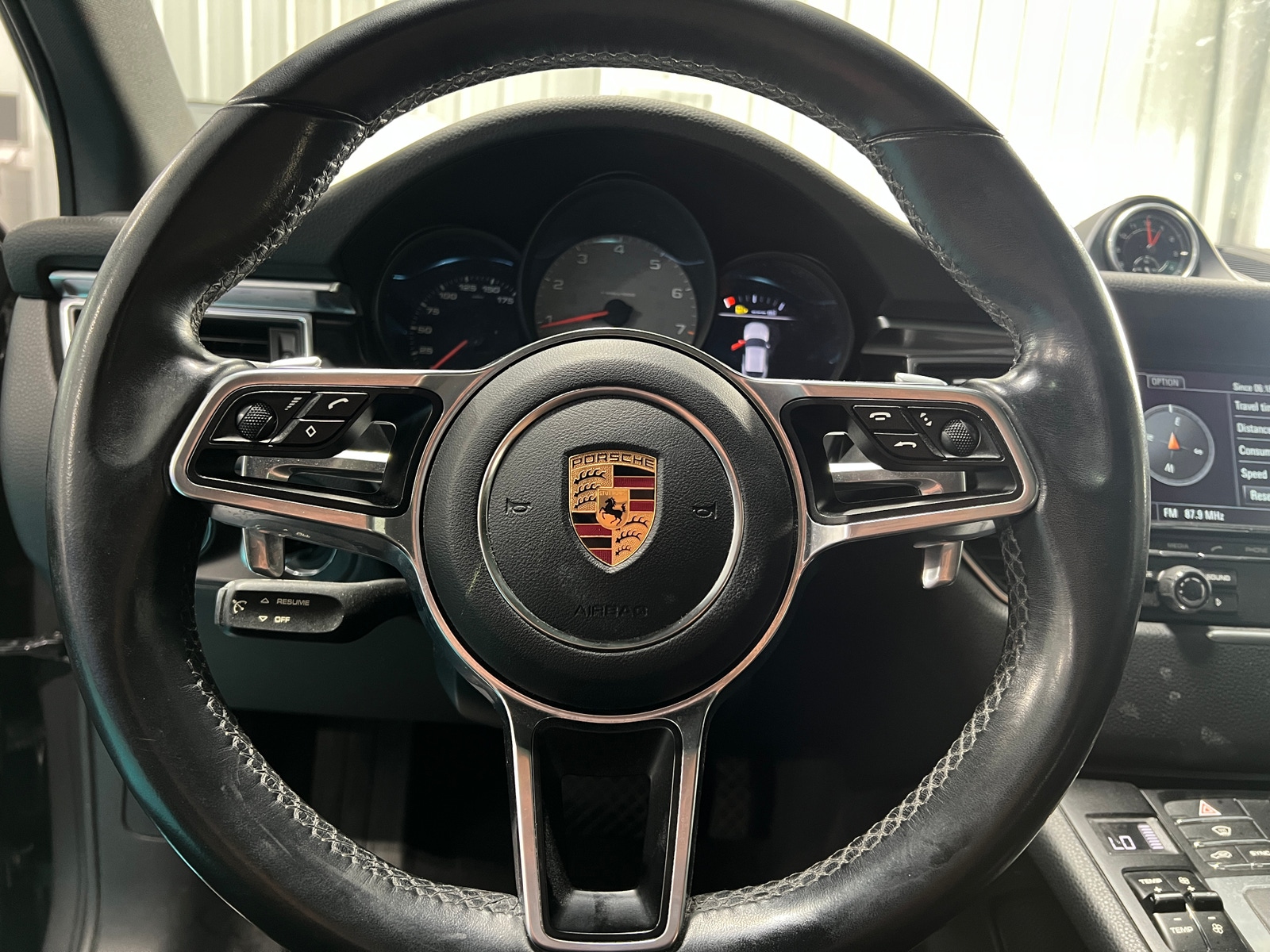 Thumbnail: 2016 Porsche Macan - 4
