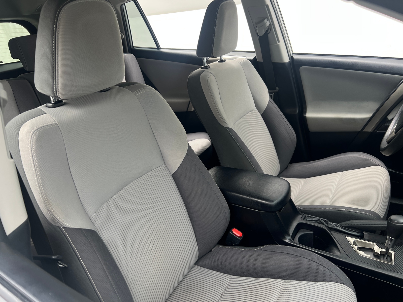 Thumbnail: 2015 Toyota RAV4 - 2