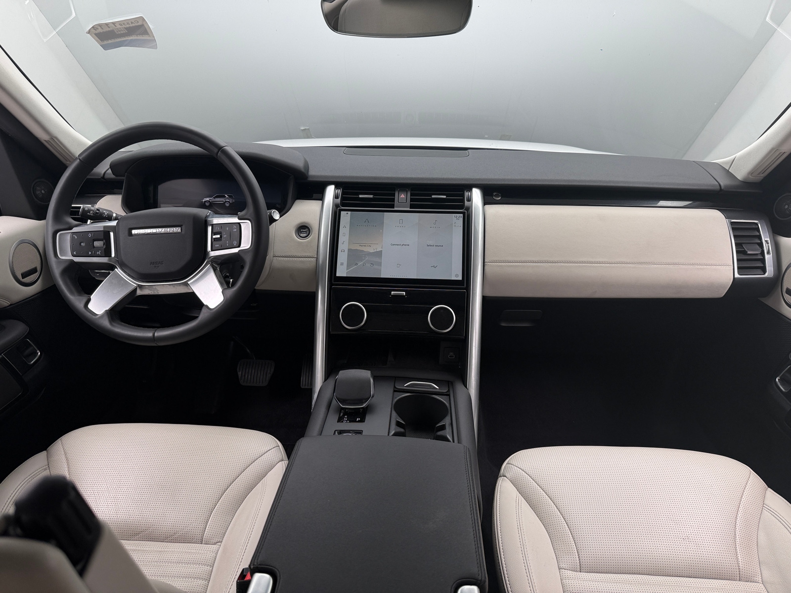 Thumbnail: 2025 Land Rover Discovery - 2