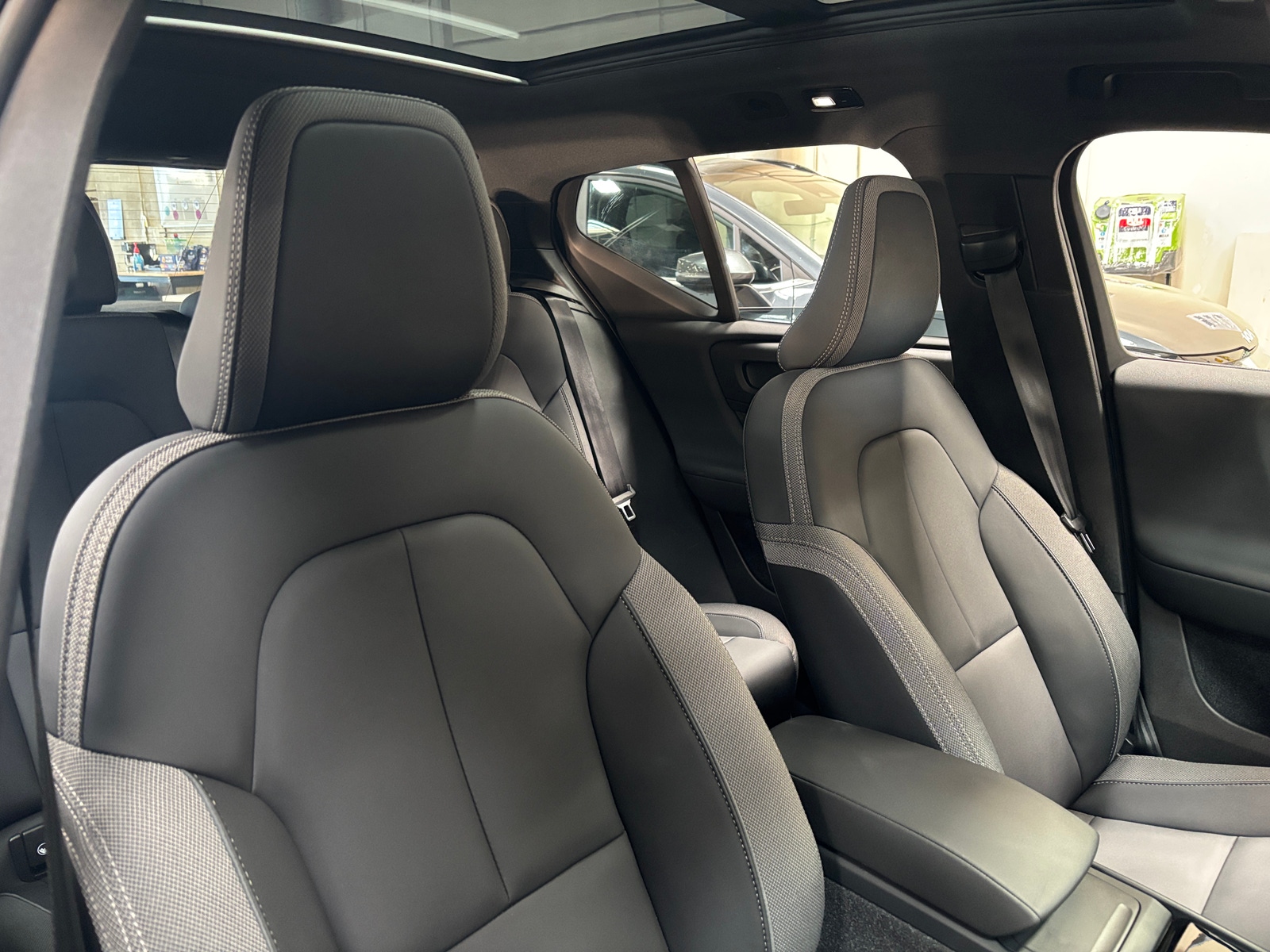 Thumbnail: 2023 Volvo XC40 - 2