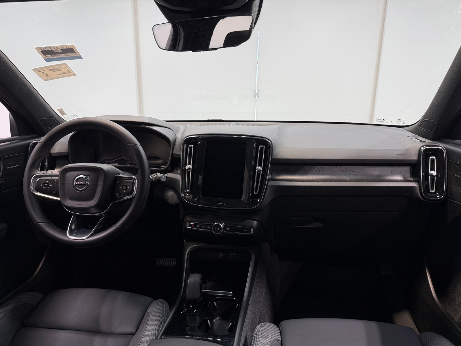 Thumbnail: 2023 Volvo XC40 - 3