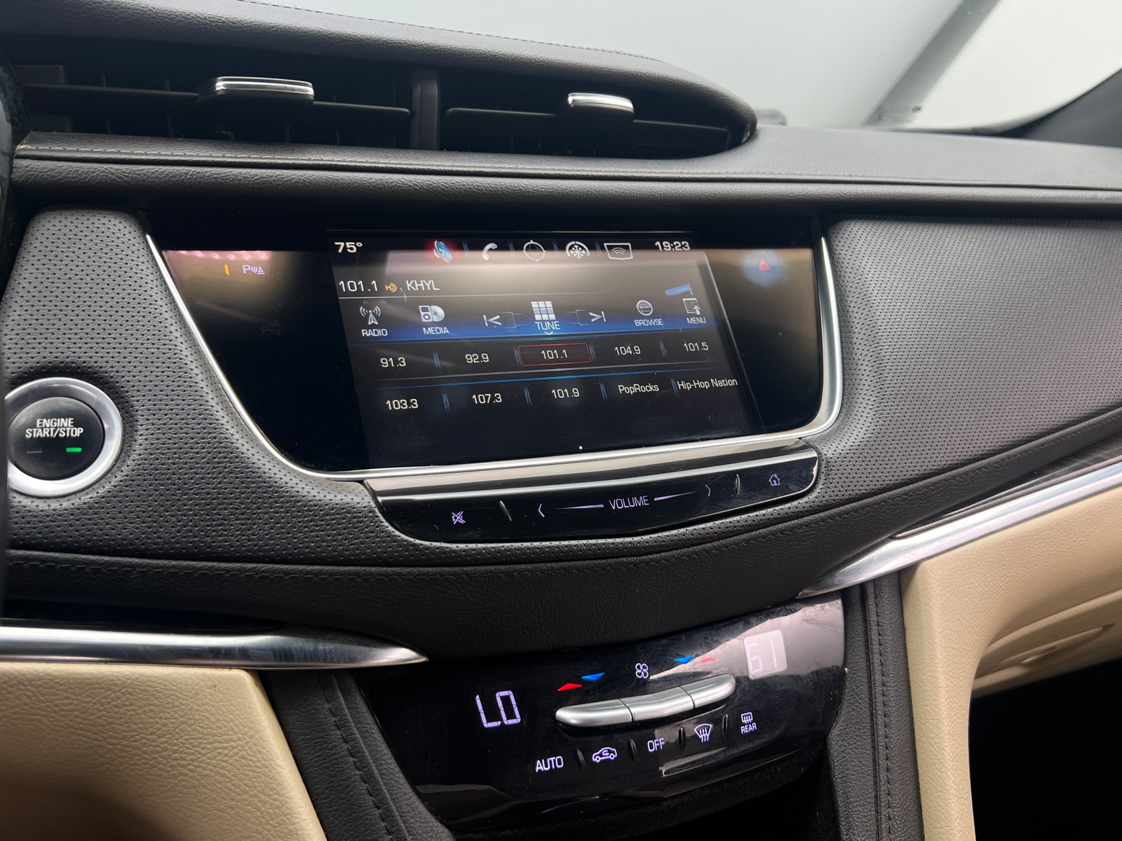 Thumbnail: 2017 Cadillac XT5 - 3