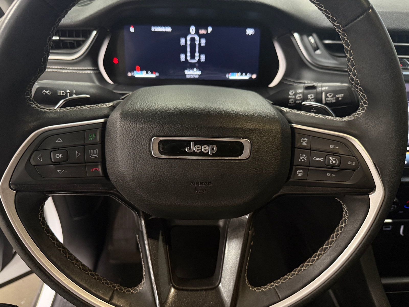 Thumbnail: 2023 Jeep Grand Cherokee L - 5