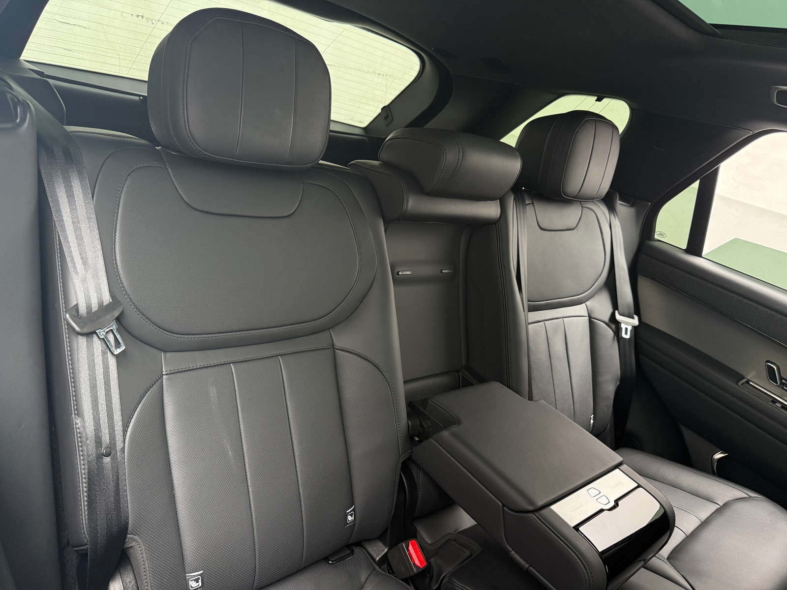 Thumbnail: 2025 Land Rover Range Rover Sport - 5