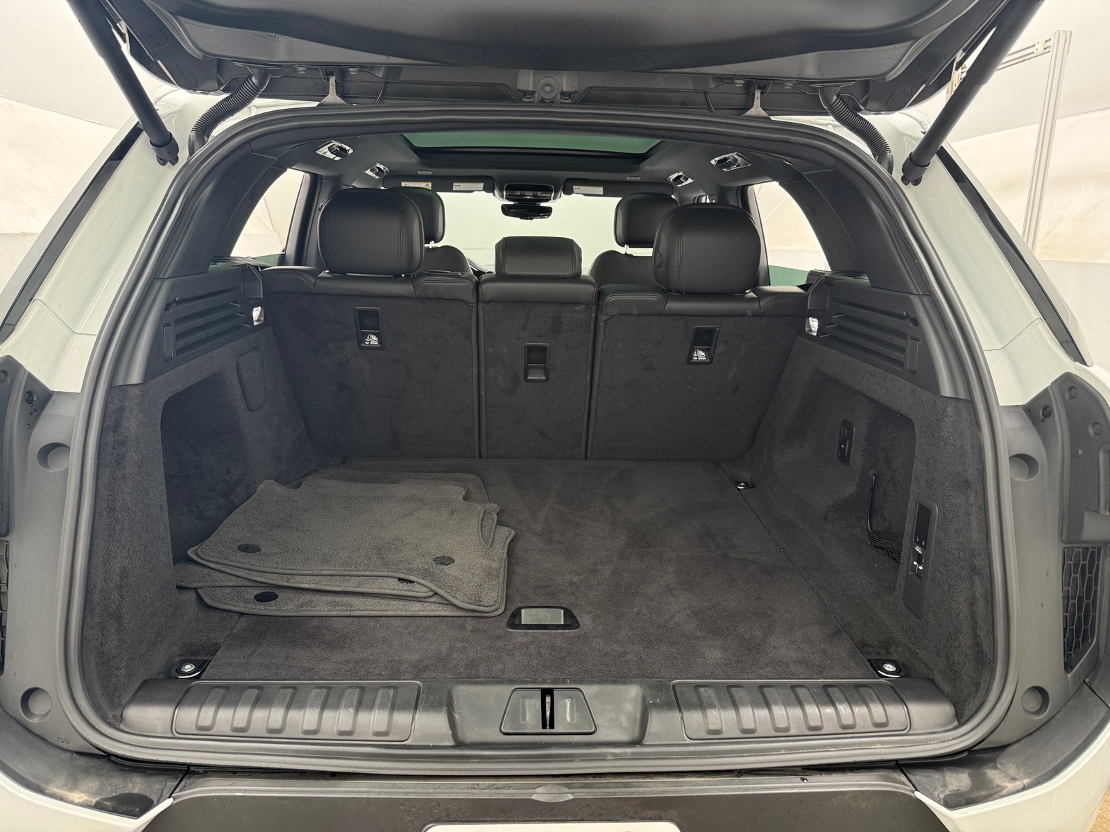 Thumbnail: 2025 Land Rover Range Rover Sport - 6