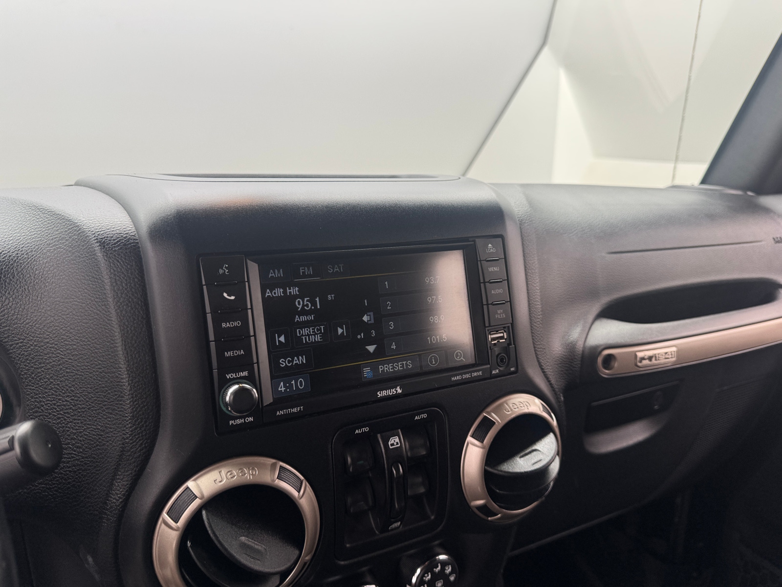 Thumbnail: 2016 Jeep Wrangler - 3