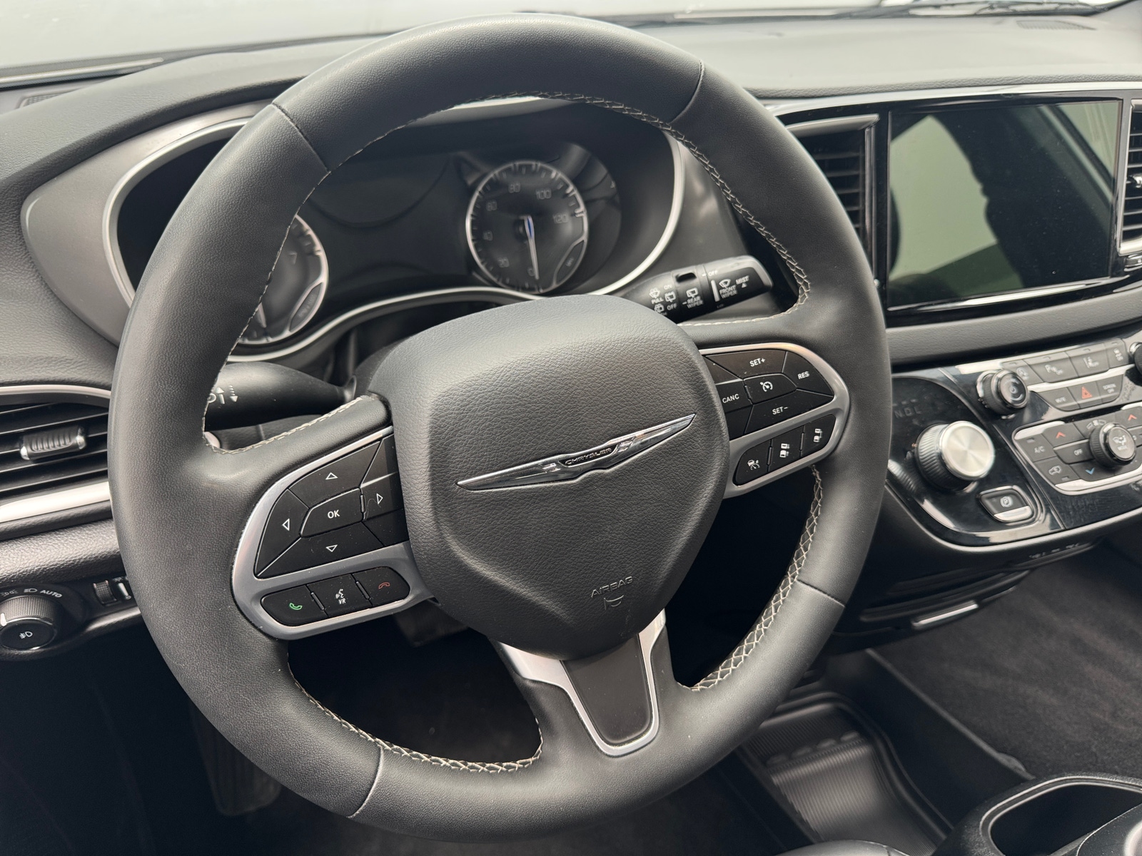 Thumbnail: 2025 Chrysler Pacifica - 5