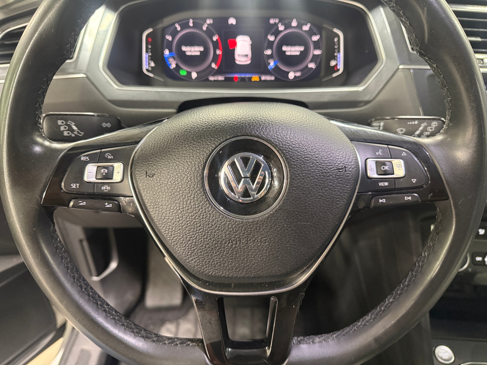 Thumbnail: 2020 Volkswagen Tiguan - 4