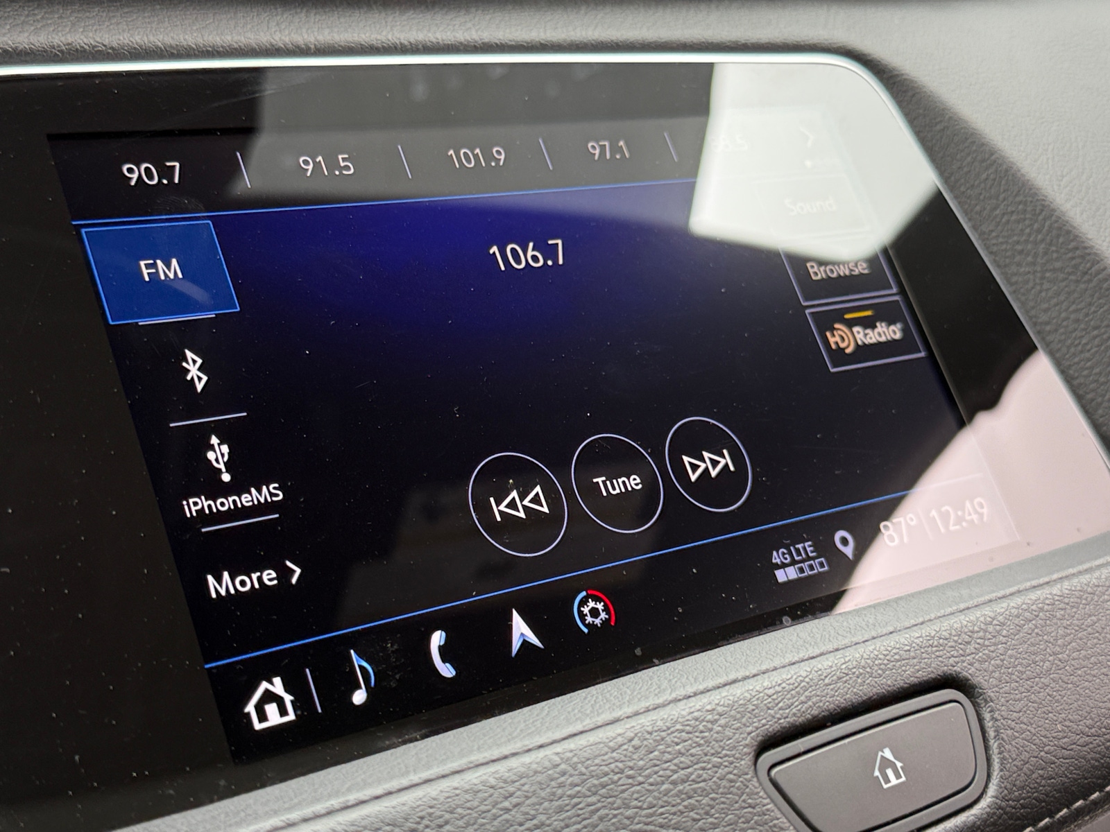 Thumbnail: 2019 Cadillac XT4 - 3