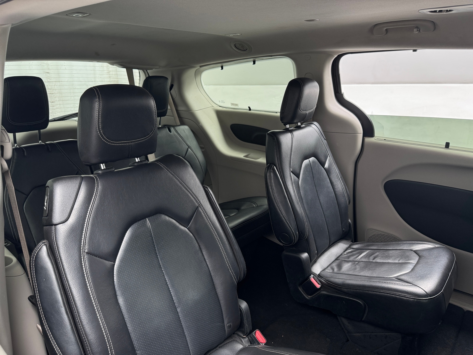 Thumbnail: 2022 Chrysler Pacifica - 5