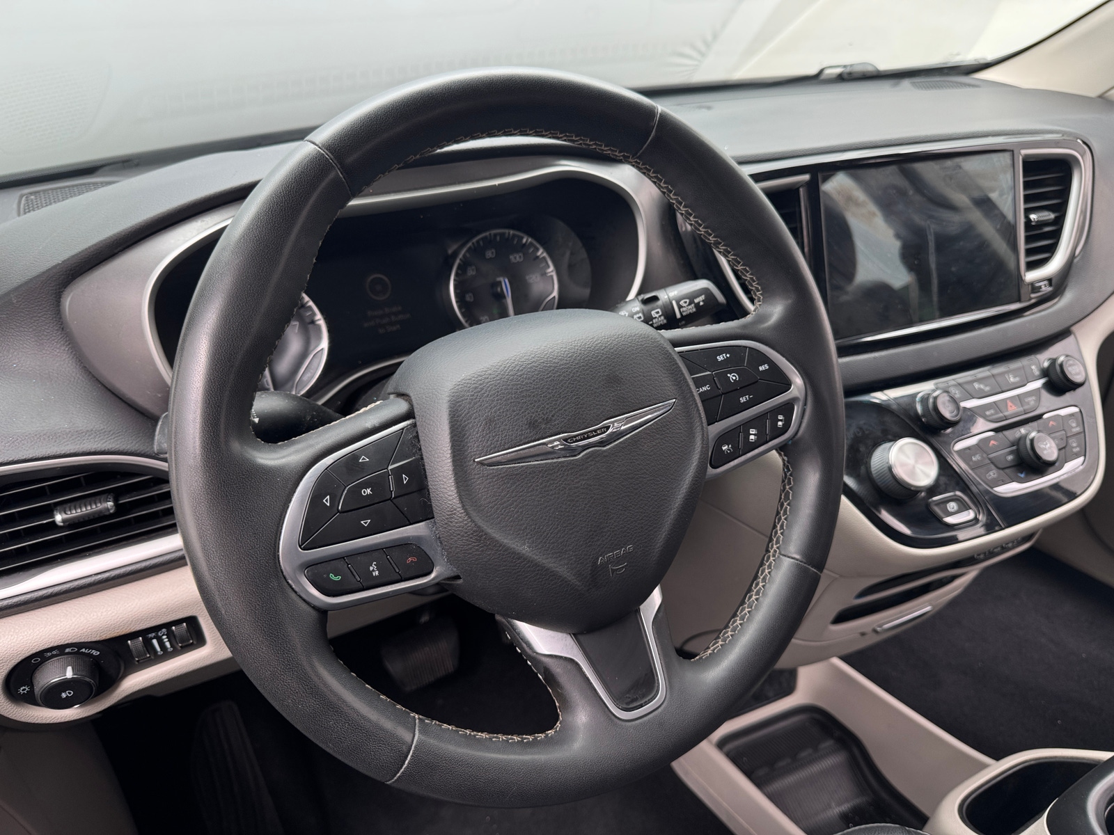 Thumbnail: 2022 Chrysler Pacifica - 4