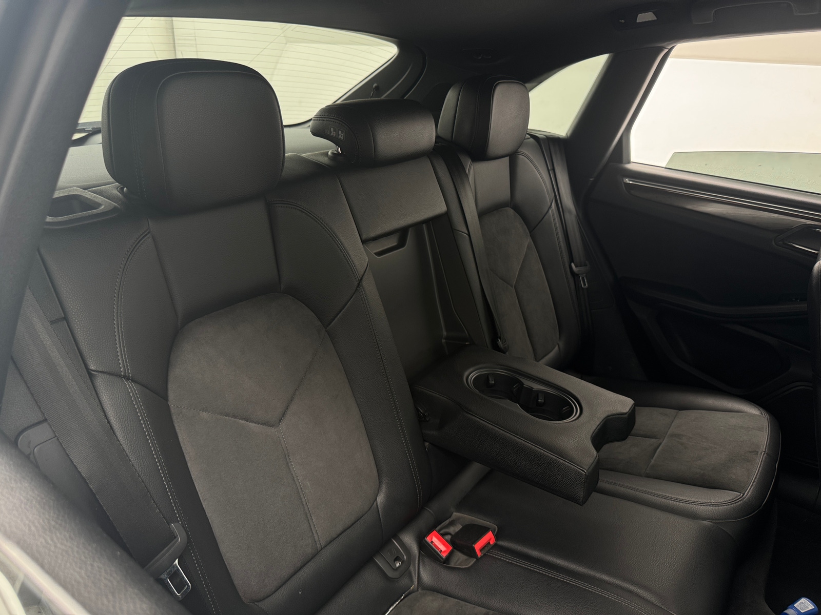 Thumbnail: 2017 Porsche Macan - 5