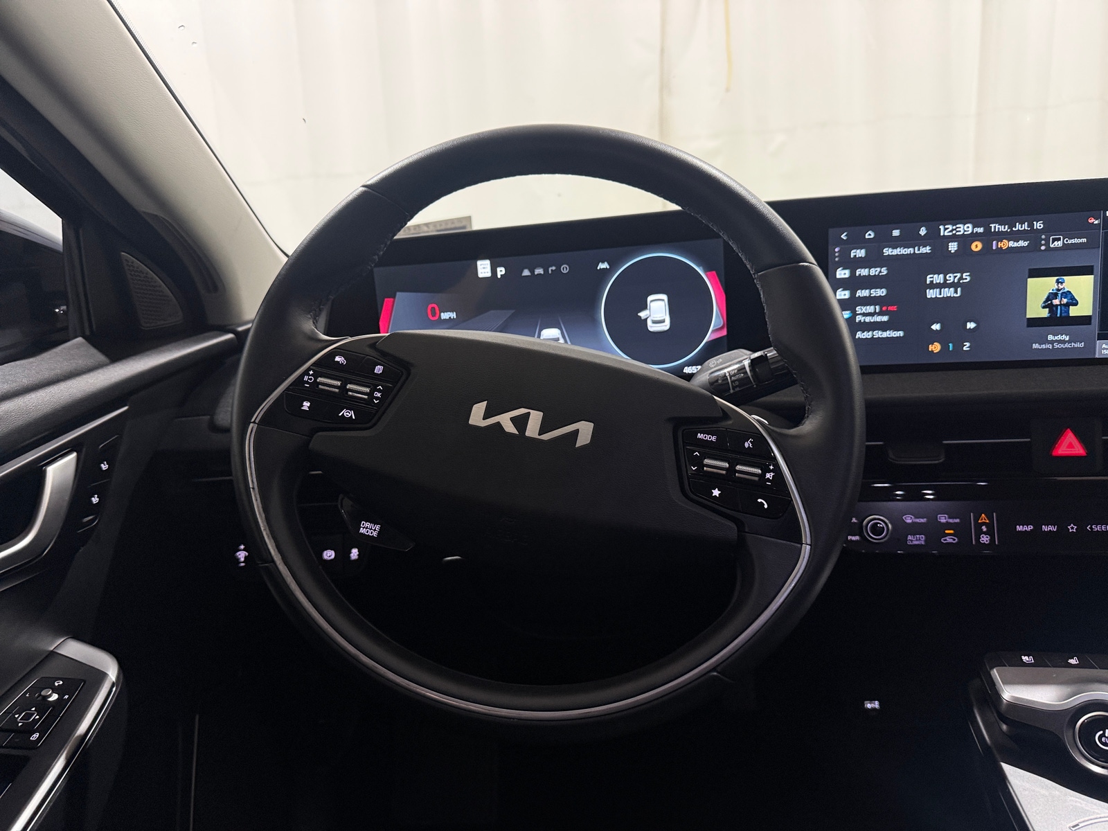 Thumbnail: 2022 Kia EV6 - 4