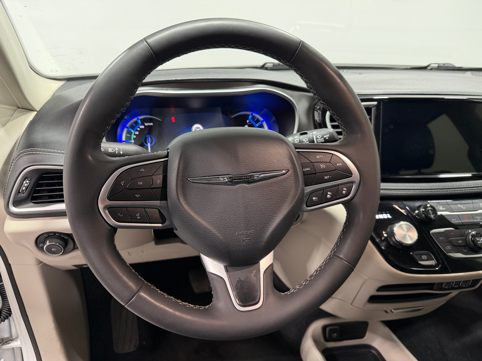 Thumbnail: 2024 Chrysler Pacifica - 4