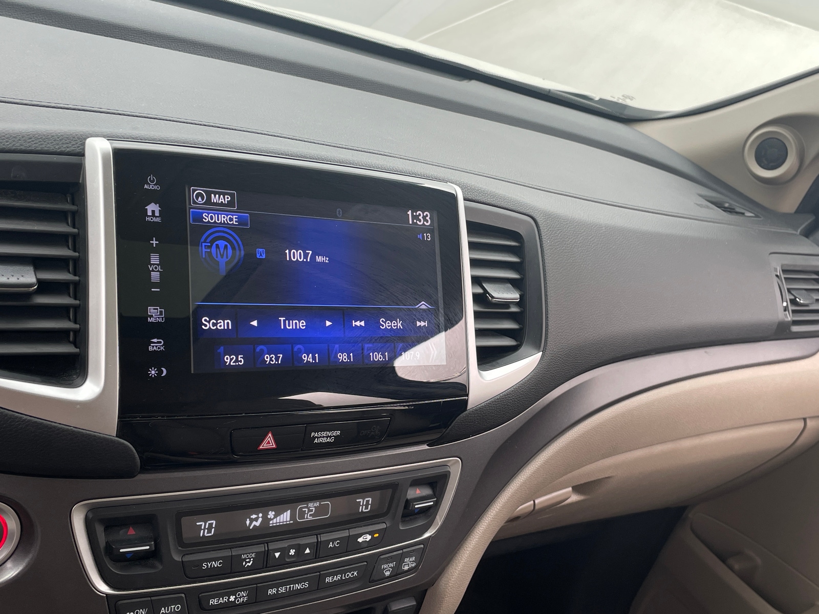 Thumbnail: 2017 Honda Pilot - 3