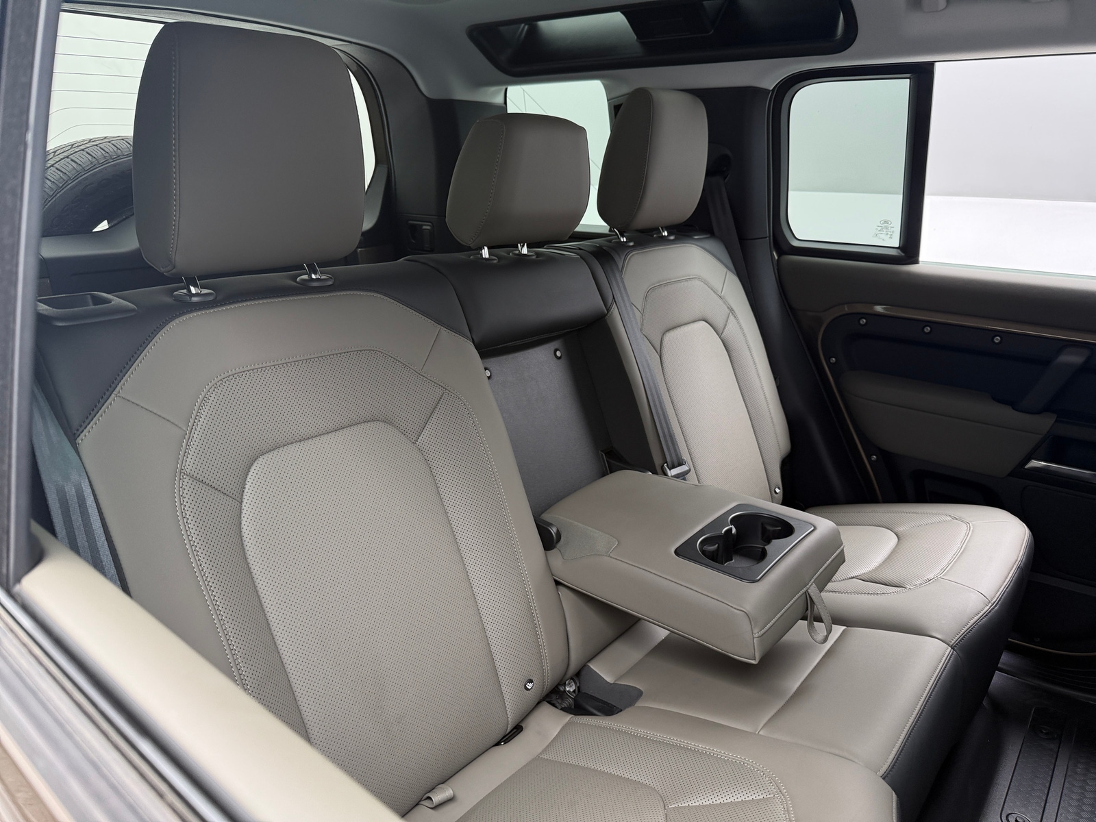 Thumbnail: 2025 Land Rover Defender - 5
