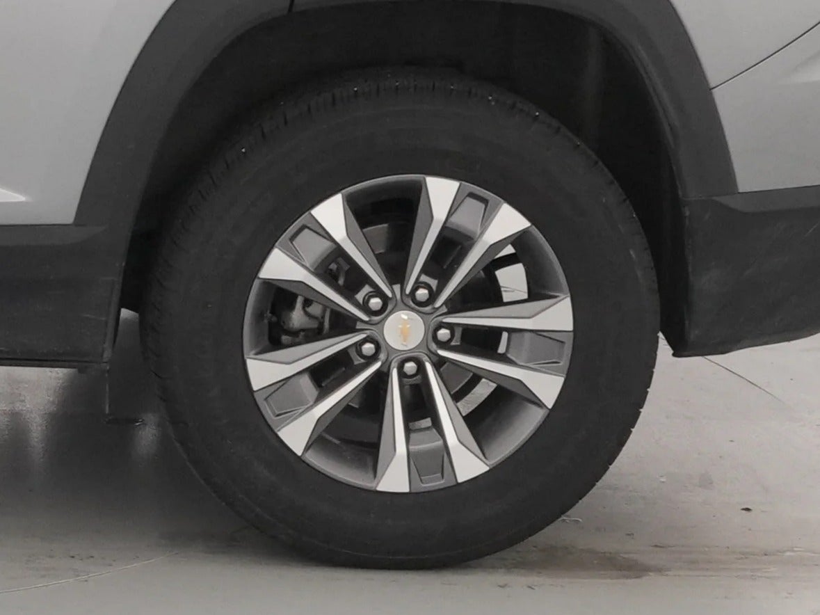 2025 Chevrolet Equinox LT - Photo 18
