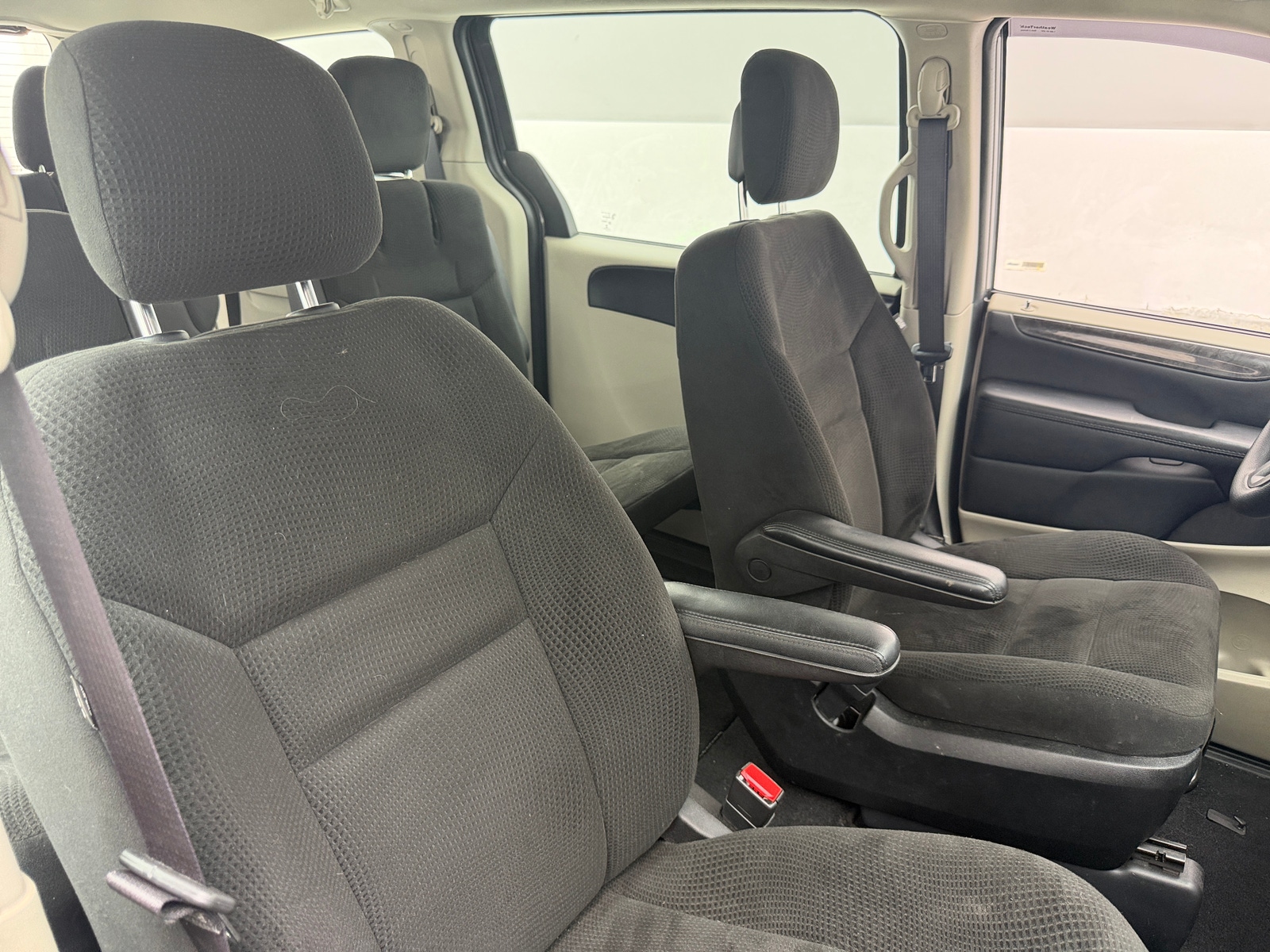 Thumbnail: 2016 Dodge Grand Caravan - 2