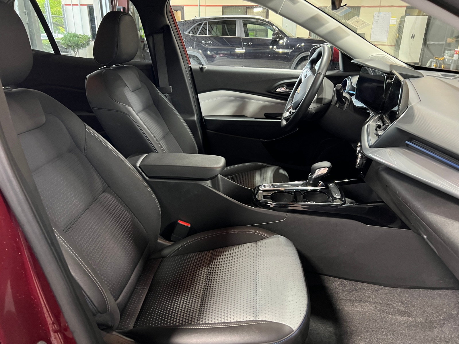 Thumbnail: 2025 Chevrolet Trax - 2