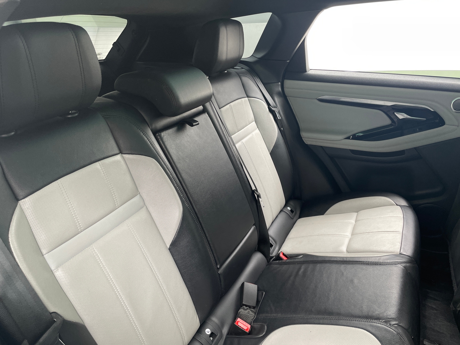 Thumbnail: 2020 Land Rover Range Rover Evoque - 5