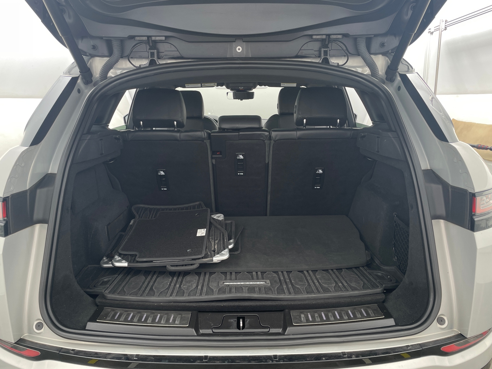 Thumbnail: 2020 Land Rover Range Rover Evoque - 6