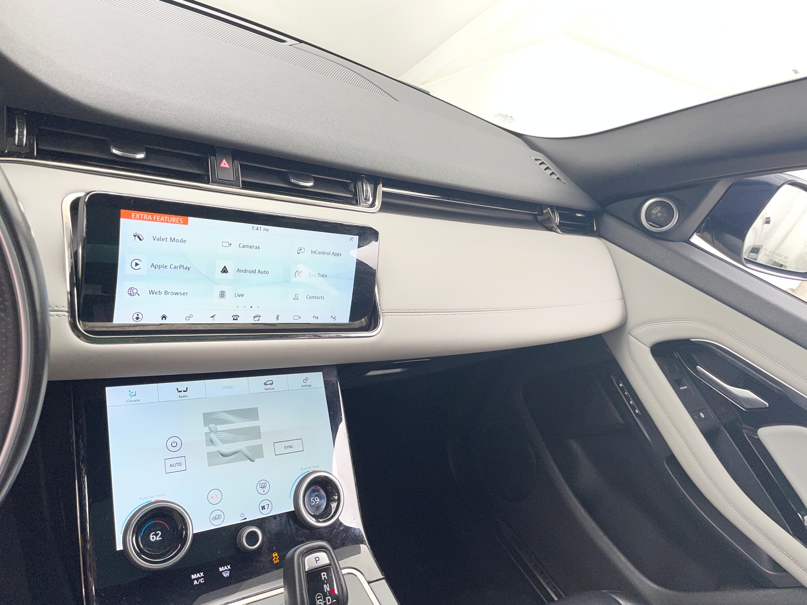 Thumbnail: 2020 Land Rover Range Rover Evoque - 3