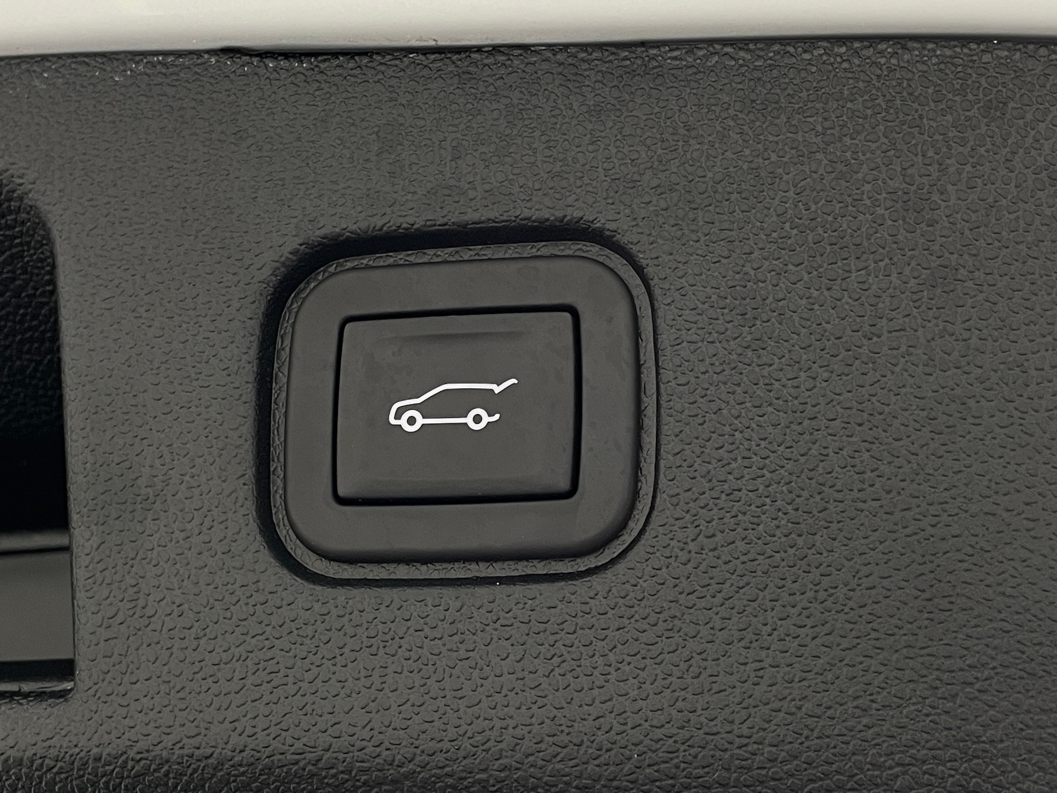 Used 2025 Chevrolet Blazer EV LT with VIN 3GNKDGRJ2SS128776 for sale in Pewaukee, WI